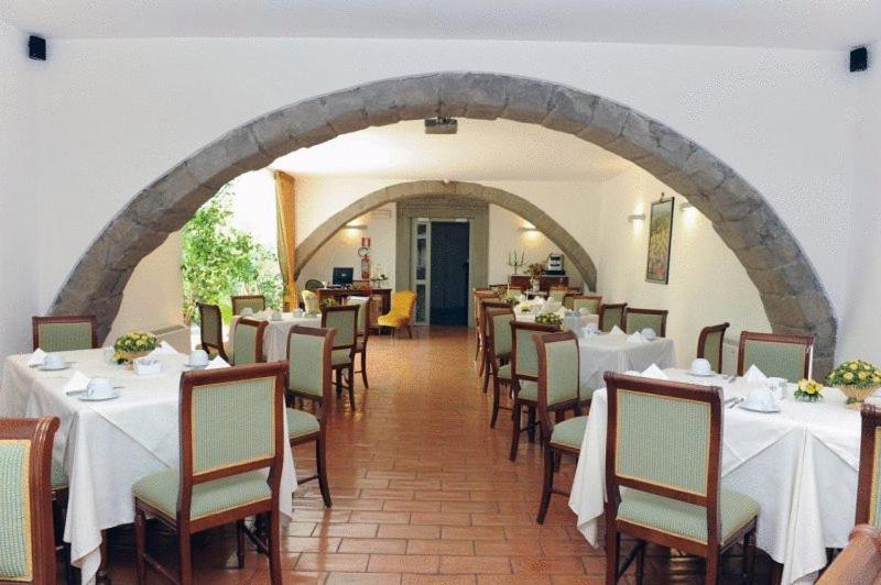 Hotel Urbano V Montefiascone Eksteriør billede