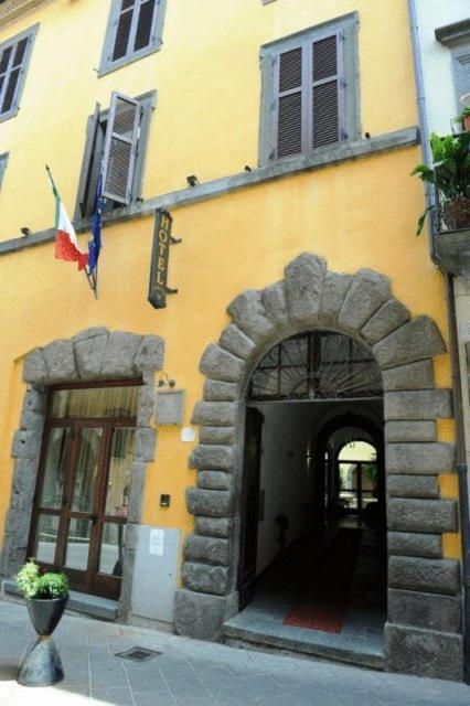 Hotel Urbano V Montefiascone Eksteriør billede