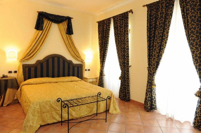Hotel Urbano V Montefiascone Eksteriør billede