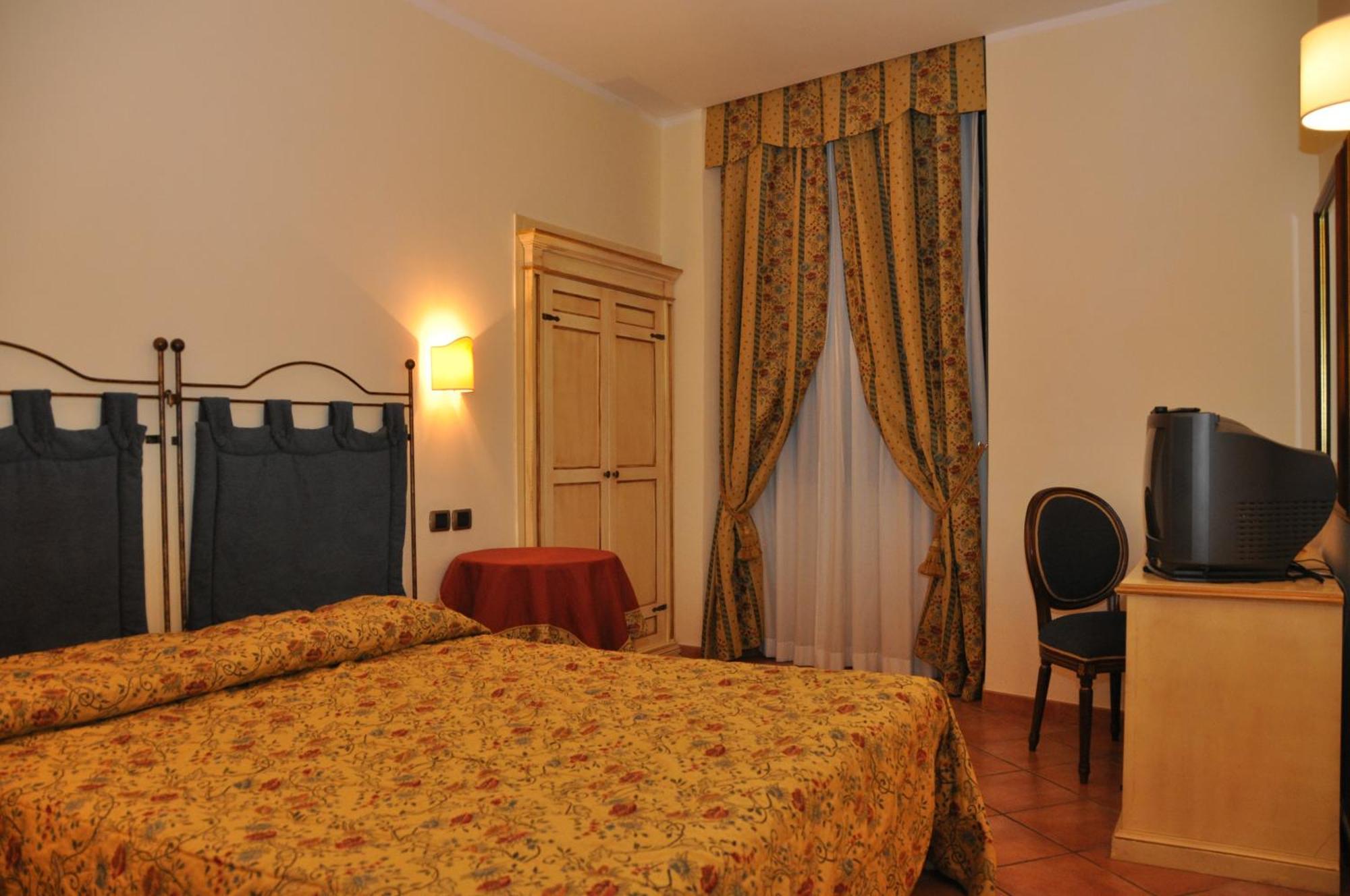 Hotel Urbano V Montefiascone Eksteriør billede