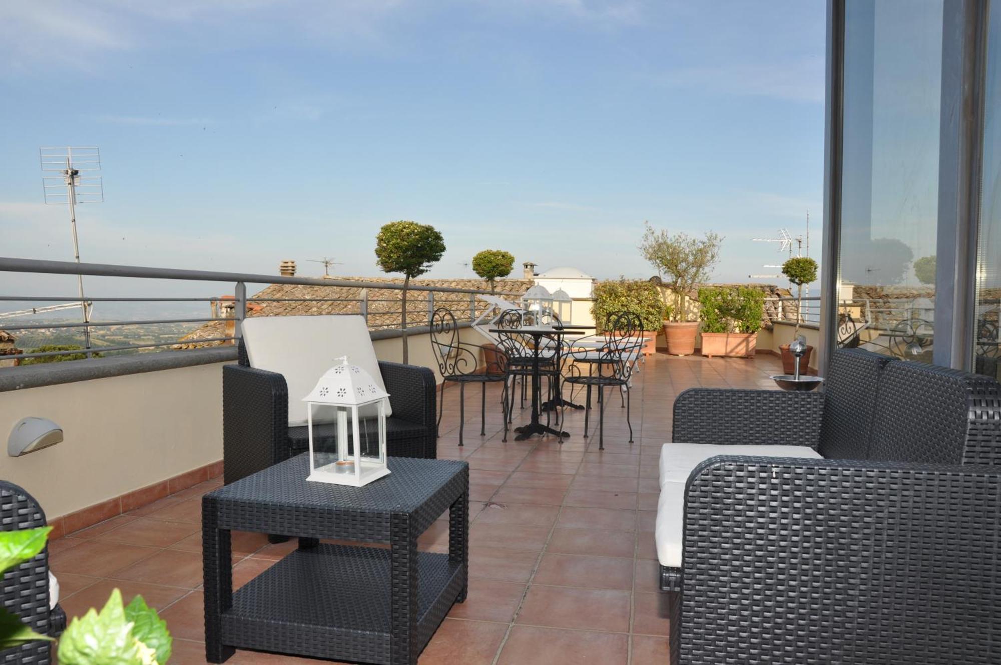Hotel Urbano V Montefiascone Eksteriør billede