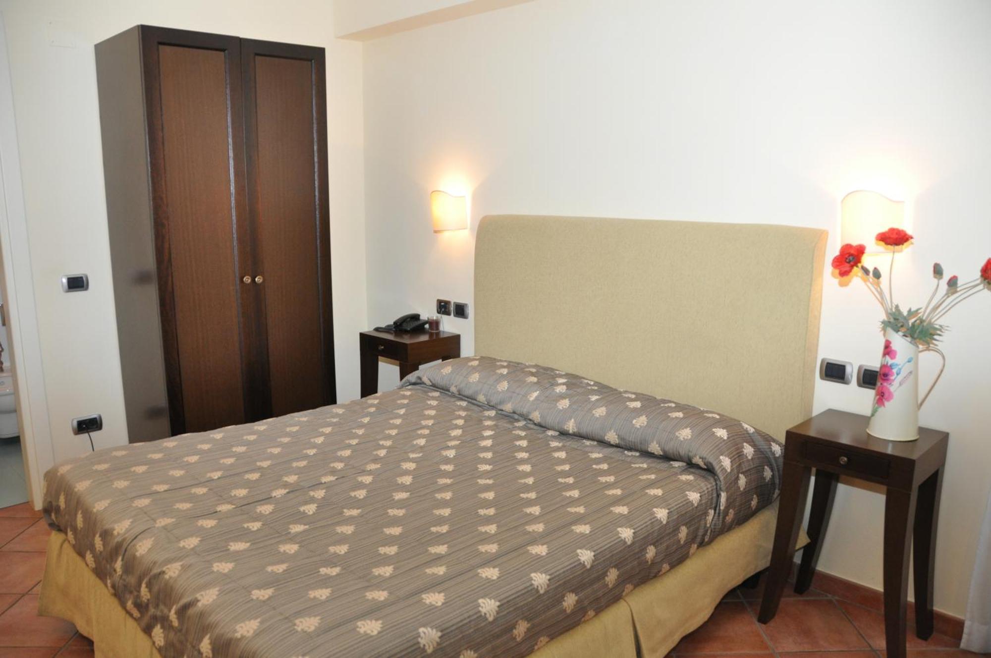 Hotel Urbano V Montefiascone Eksteriør billede