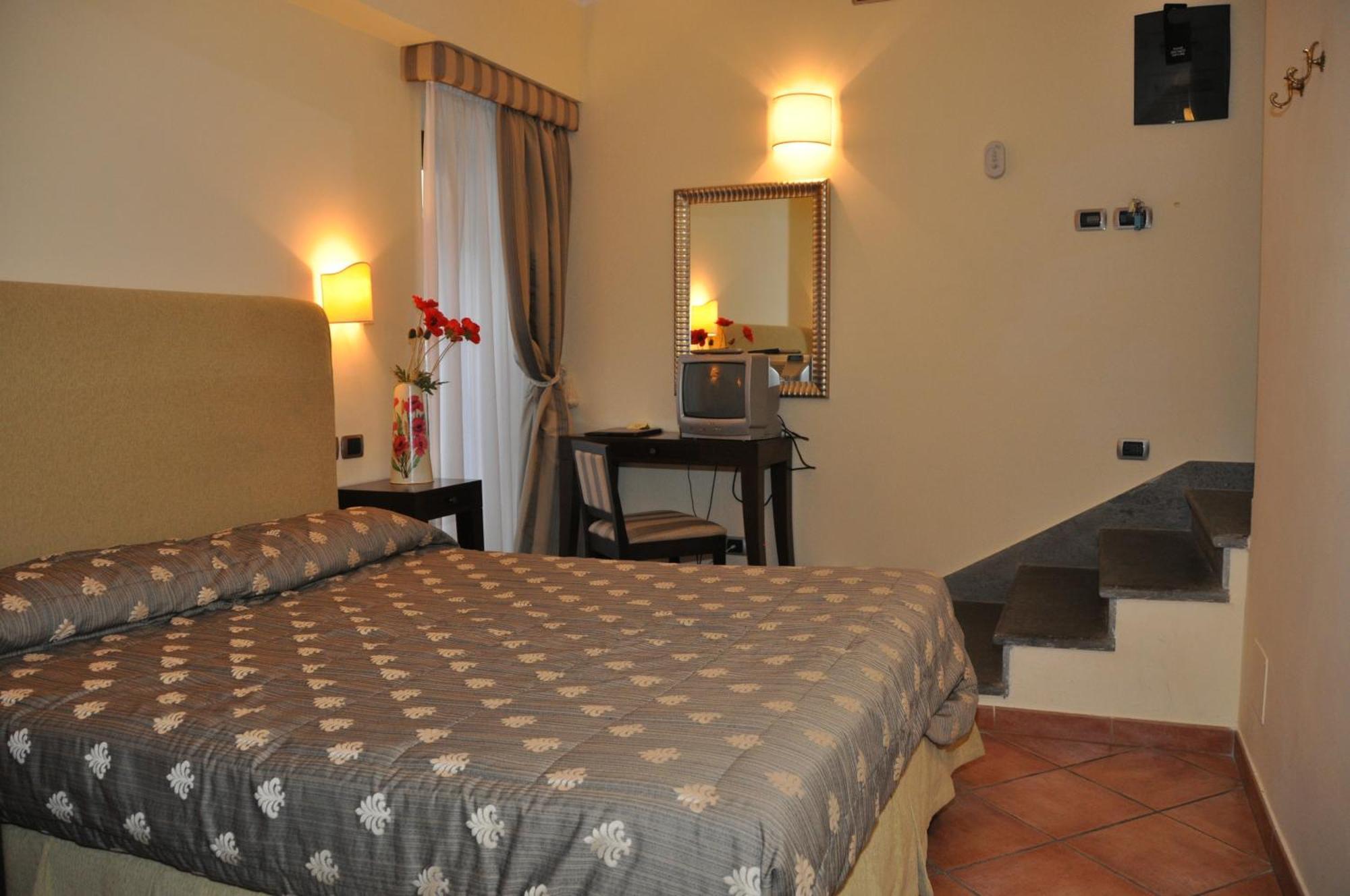 Hotel Urbano V Montefiascone Eksteriør billede