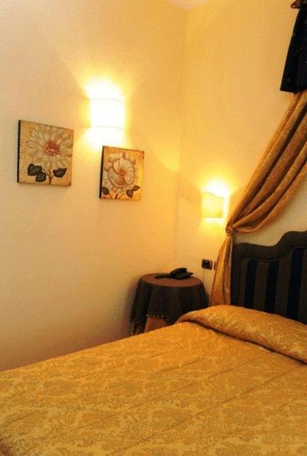 Hotel Urbano V Montefiascone Værelse billede