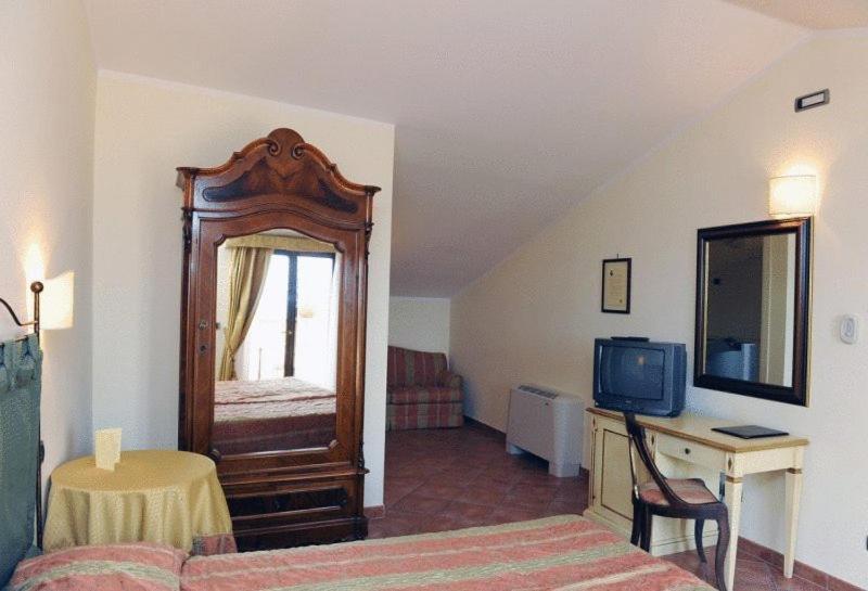 Hotel Urbano V Montefiascone Værelse billede