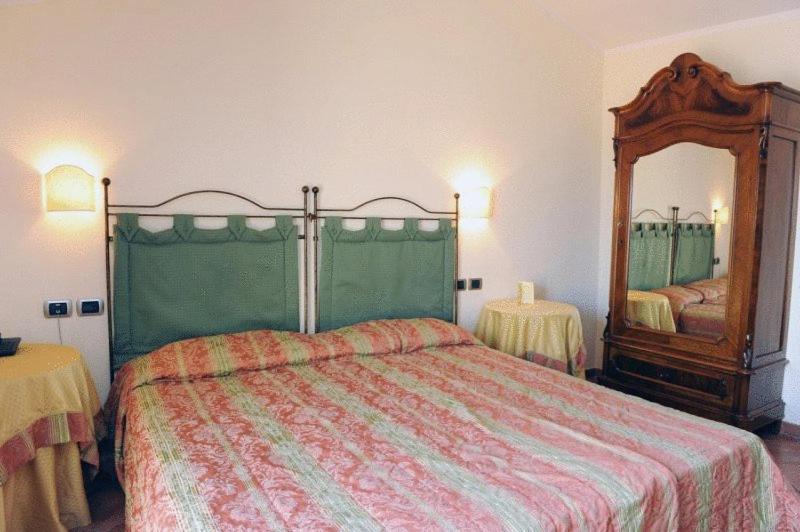 Hotel Urbano V Montefiascone Værelse billede