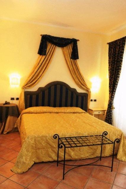 Hotel Urbano V Montefiascone Værelse billede